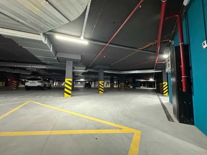 Продаж паркоміся в центрі Івано-Франківська Family Plaza - фото 1