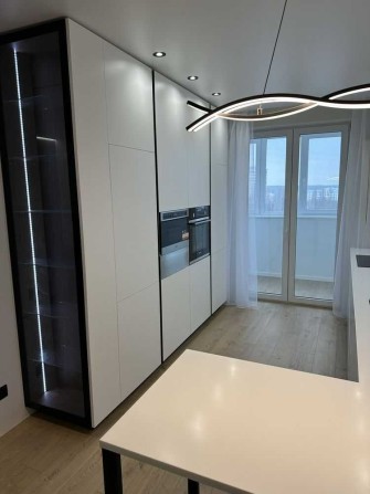 ЖК Черемушки! Победы 65Г! Метро 2 мин. Продам 2к 56 м2 - фото 1
