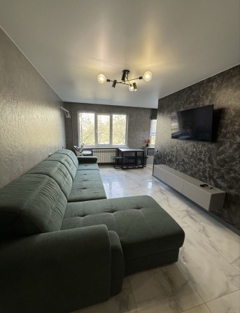 Продам 3-х кімнатну квартиру - фото 1