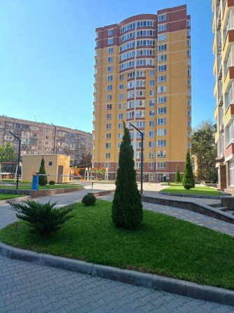 Квартира в новом доме на ул. Бочарова 50м2+ кладовка - фото 1