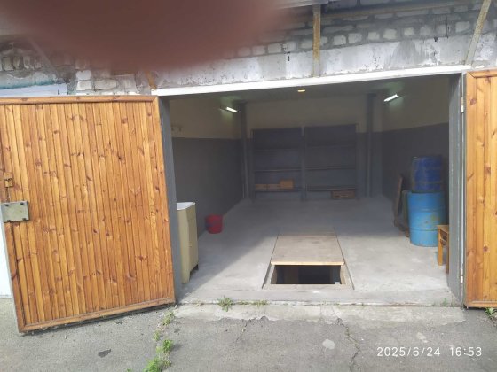 Гараж цегляно-бетонний з підвалом - Оболоньський район, 42 кв.м. Київ