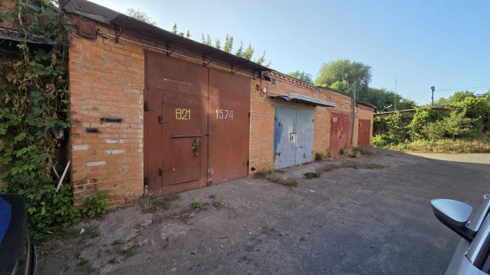Продам гараж з кімнатою по вул. Корольова 98в - фото 1