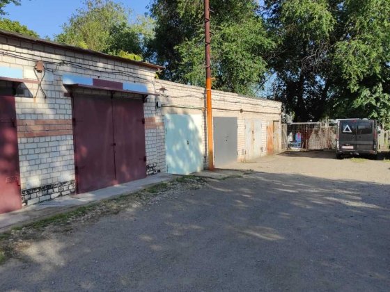 Капітальний гараж на ж/м Тополь-2. Перша лінія на в'їзді в кооператив. Дніпро