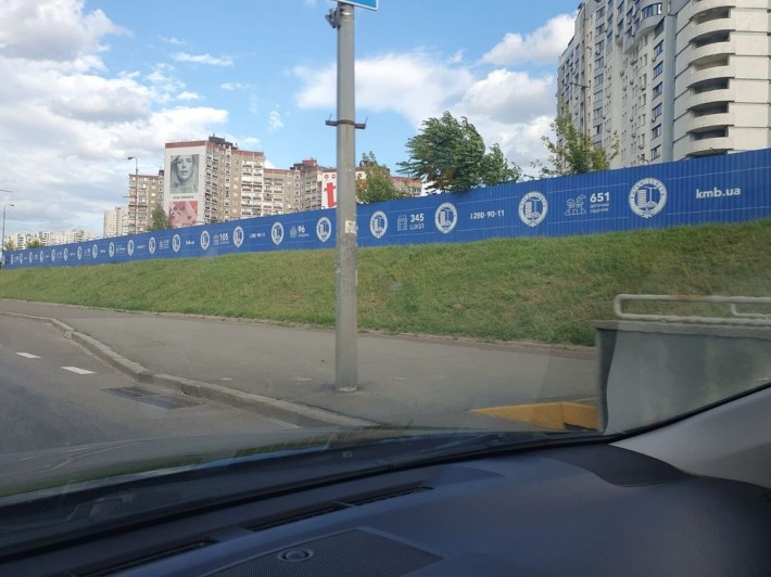 Паркінг Бажана 10-16 - фото 1