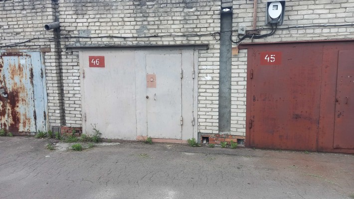 Продам цегляний гараж  в  кооперативі вул. Конюшинна 18-а пл. 37 кв.м. - фото 1