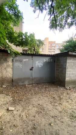 Продам кирпичный гараж! Центр! Ул. Артема - фото 1