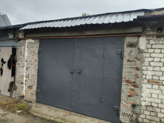 Гараж з ремонтом і ямою, цегляний, Берківці "Лавіна мол" Київ