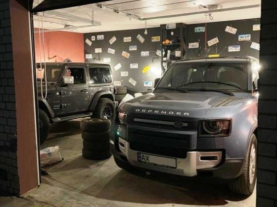 Алексеевка "Класс" продам два спаренных гаража с ремонтом "Победа-66"