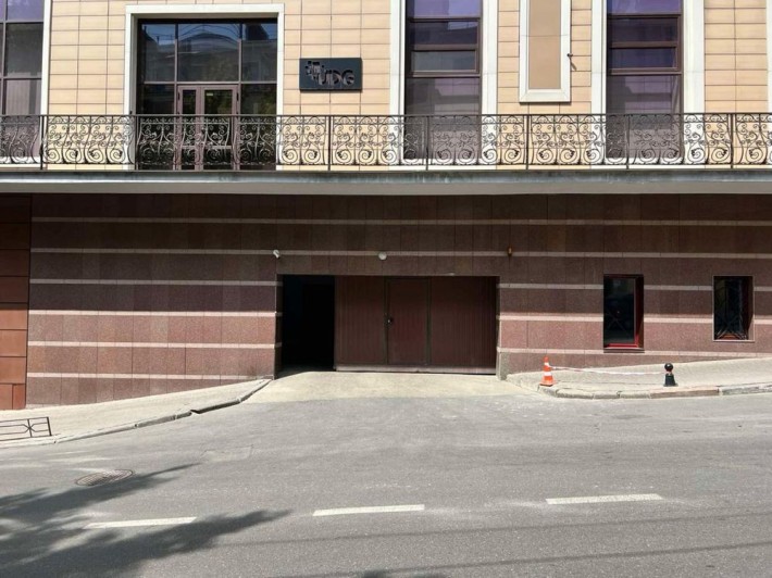 Продажа Паркинга Круглоуниверситетская 3 Центр Крещатик Дарвина - фото 1