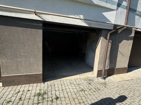 Гараж у Калиновій слободі Крихівці
