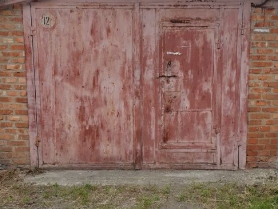 Продам гараж,район Коротченко,плиты,есть смотровая яма,подвал. Первомайськ