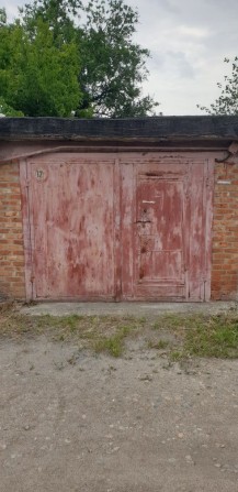 Продам гараж,район Коротченко,плиты,есть смотровая яма,подвал. - фото 1