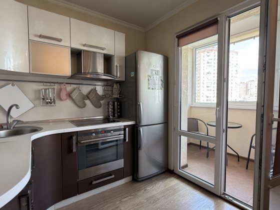 Продаж 2к квартири, метро Позняки, вул Княжий затон 4а Киев