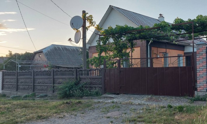 Продам приватний будинок зі зручностями. Р-н цегельного заводу. - фото 1