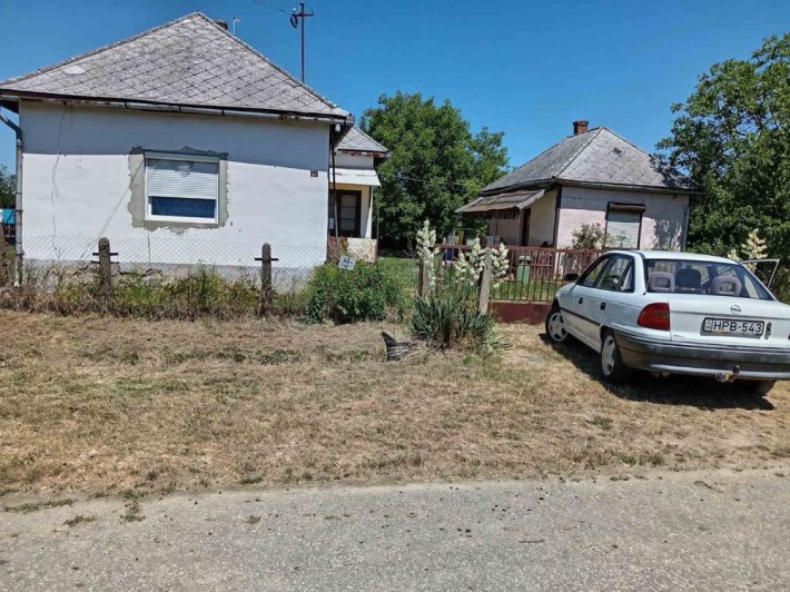 Будинок в,+пристройка,зоздвор,2участка,,1км від кордону, Угорщина, - фото 1