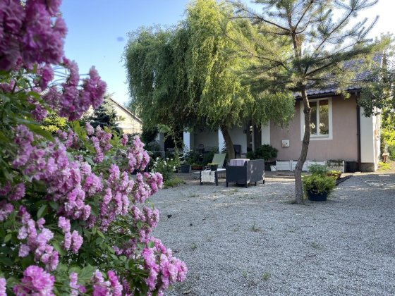 Окремий будинок з ремонтом на 20 сотках, біля озера. Центр Гостомель