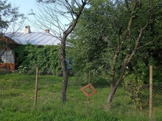 Продається 30 соток зем. ділянка з будинком в м. Долина Долина