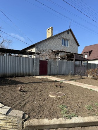 Продажа двух этажного дома,большая територия, сад, гараж, подвал, баня - фото 1