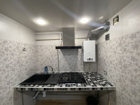 Продам будинок з комунікаціями та ремонтом