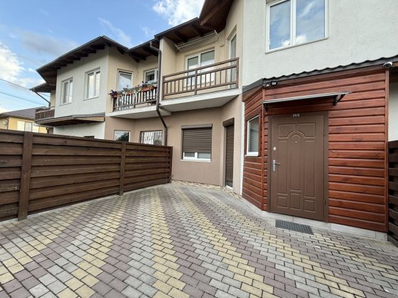 Таунхаус з ремонтом та меблями біля озера з набережною. Гостомель Гостомель