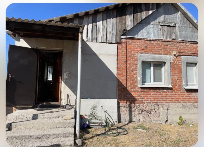 Продам Будинок з ділянкою Зміїв 1хв до зупинки громадського транспорту - фото 1