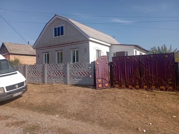 Продам 2х этажный дом город Знаменка - фото 1
