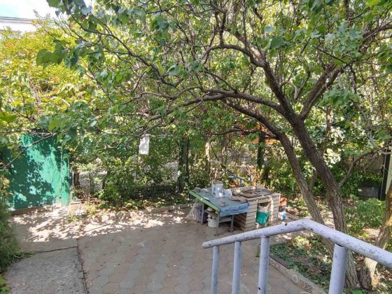 Компактний будинок біля озера Чорноморськ