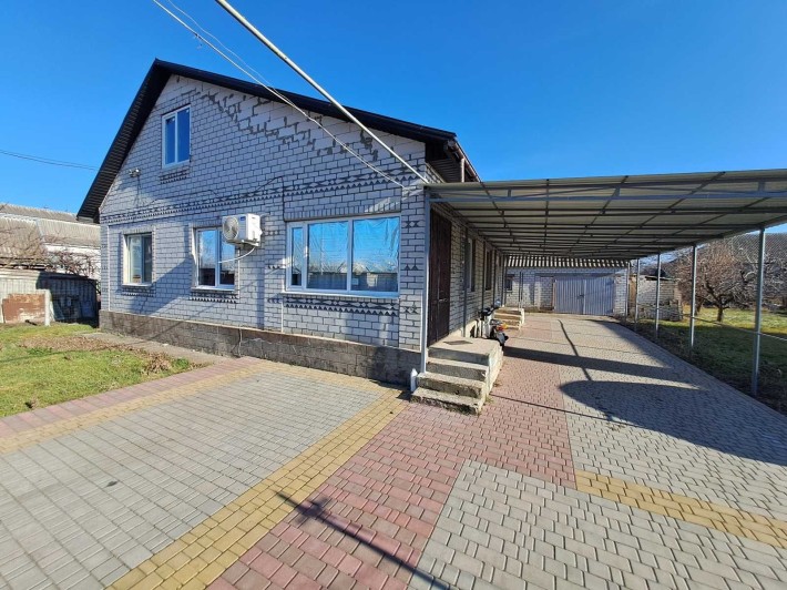 Продам капітальний будинок на два виходи в Молодіжному - фото 1