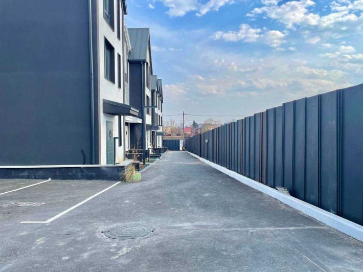 Продаж таунхаусу біля озера в Гостомелі - фото 1