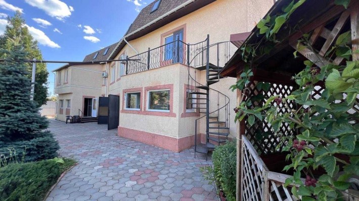 Продам дом для большой семьи или под бизнес пригород Черноморска - фото 1