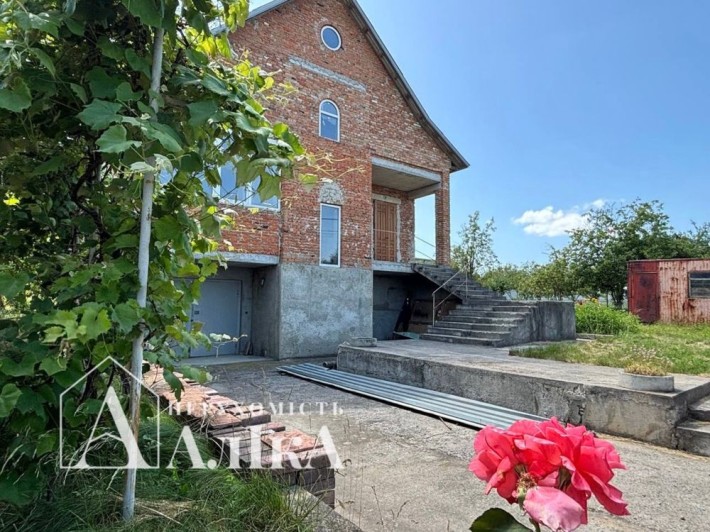 Продам просторий будинок в красивому затишному місці - фото 1