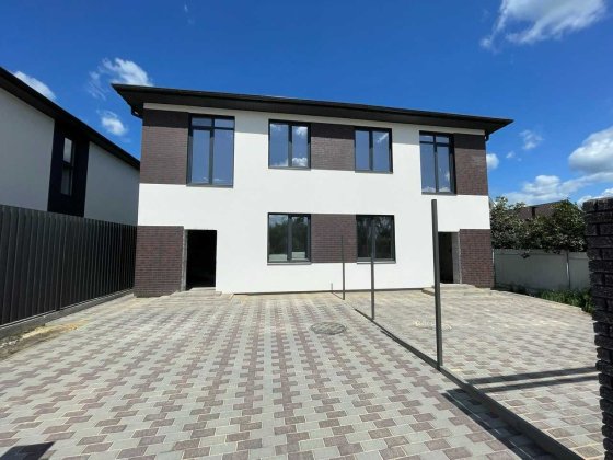 Современный дом 120 м² в тихом районе у озера Гостомель