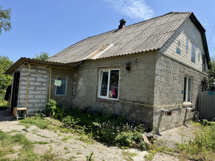 Продам частину житлового будинку в місті Люботин - фото 1