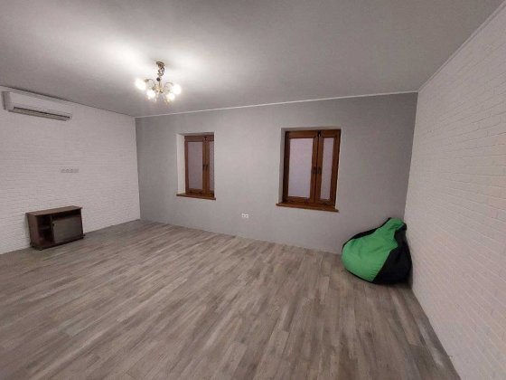 Продам свой дом 110кв.м (В удобном р-не, гараж с ямой, огород, охрана)