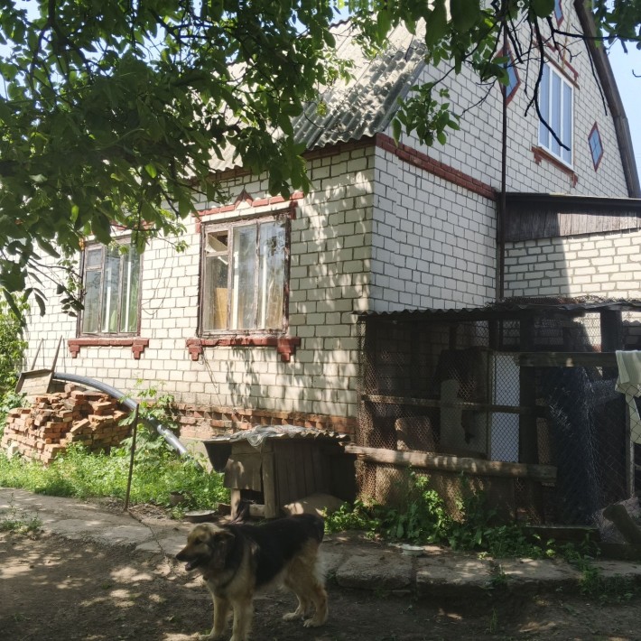 Продаю хороший кирпичный дом в живописном р-н возле г.Мерефа - фото 1