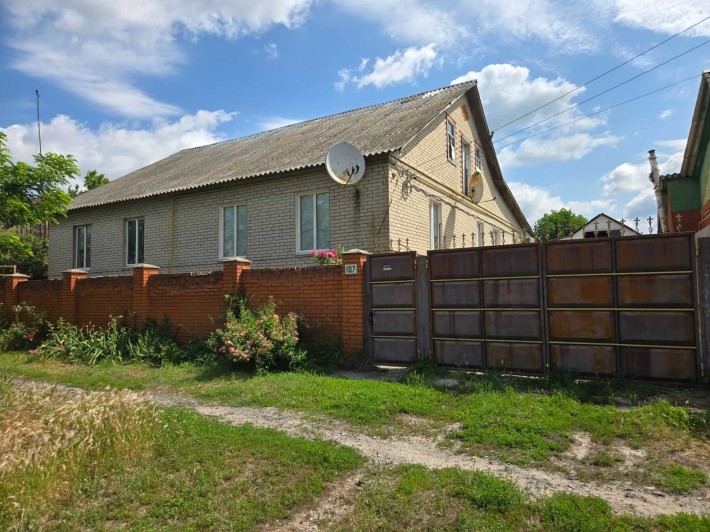 Продам будинок 200 м² з ділянкою 20 соток , м. Мерефа - фото 1
