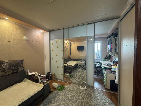 Продам 1к кв. Заречный 3Б Луганск