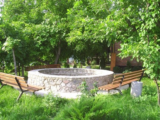 Будинок для бізнесу 10 км від м Миргорода з територією 2 га на р Хорол Миргород