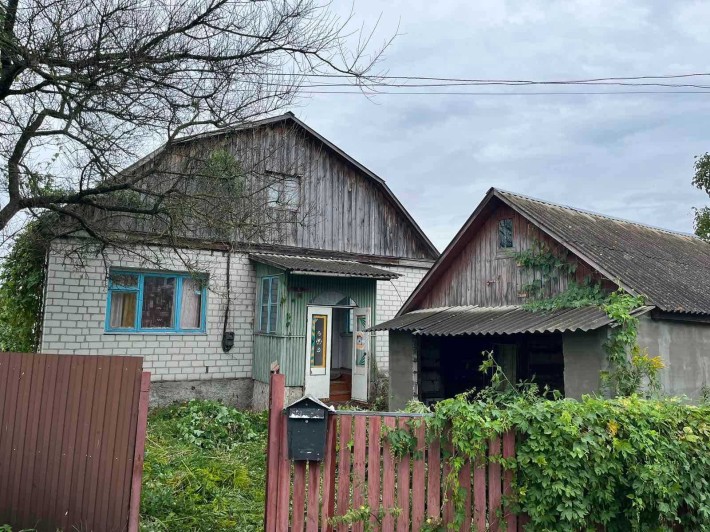 Будинок та ділянка 7 соток у центрі міста Звягель - фото 1