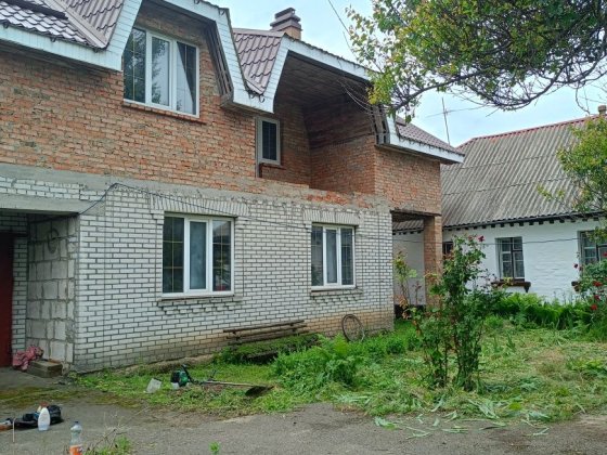 Продається два будинки у с. М.Снітинка, 5 км від центру Фастова. Фастів