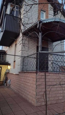 Продам 2-х этажный дом в Чугуеве - фото 1