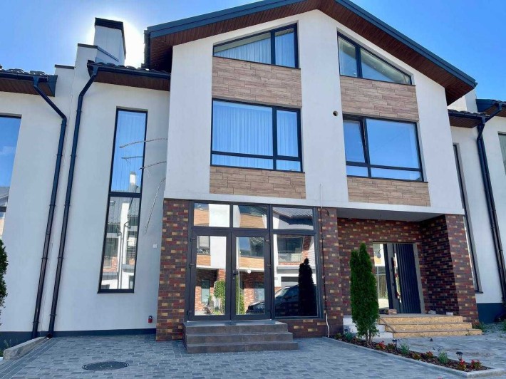 Продаж таунхауса з шикарним ремонтом! масив Денропарковий - фото 1