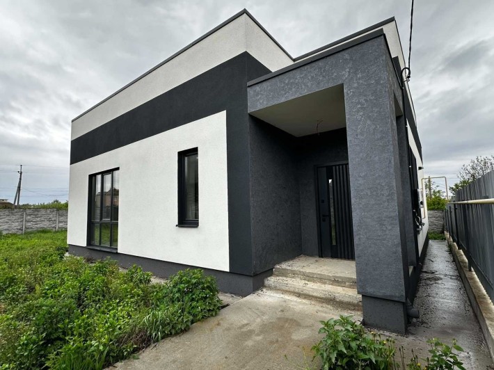 Продаж будинку з ділянкою 8 соток, 110 кв. м, Зарванці, вул. Зелена - фото 1