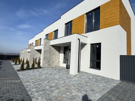 Продаж таунхауса/ 3 сот.земельної ділянки/ якісний/ Хмельницький