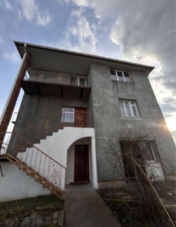 Терміновий продаж будинку в спокійному районі міста - фото 1