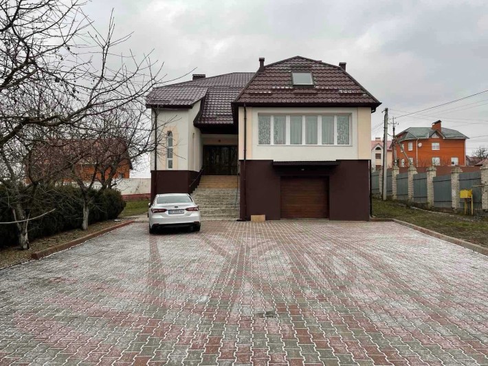 Продаж будинку з ремонтом біля озера в елітному районі міста. - фото 1