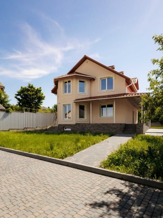 Продам будинок неподалік від лісу. Зроблено багато внутрішніх робіт. - фото 1