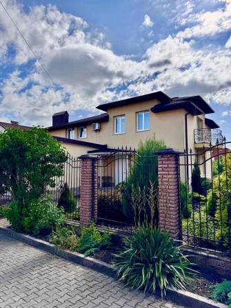 Продаж будинку з гаражем і ділянкою на 10 соток - фото 1