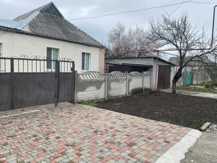 Продаж 5-к будинку в Підгородньому, 7 соток, гараж - фото 1