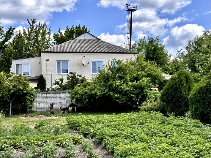 Продам капитальный дом с ремонтом, п. Обуховка- центр - фото 1